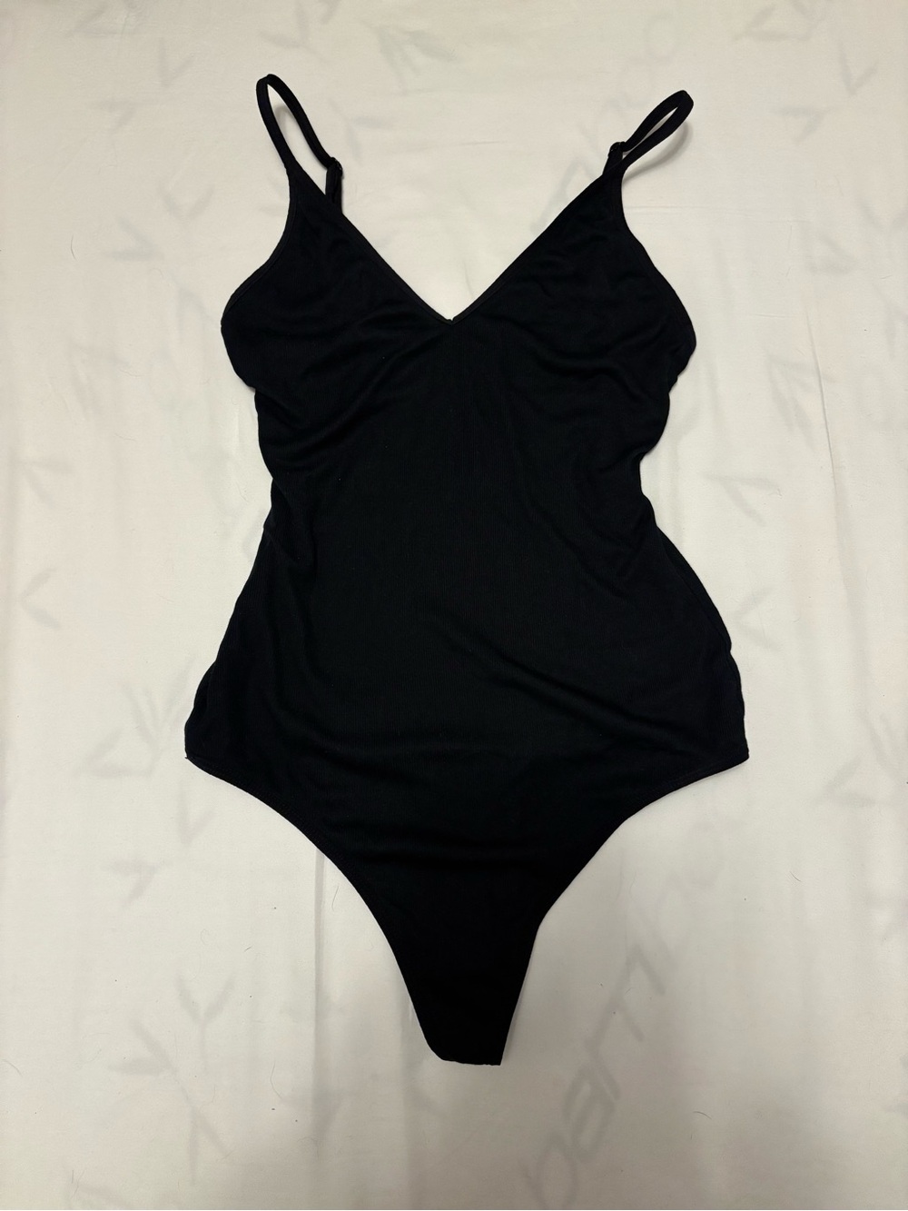 Aritiza | Taula Black V-Neck Bodysuit with Adjustable Straps Size X Stretchy